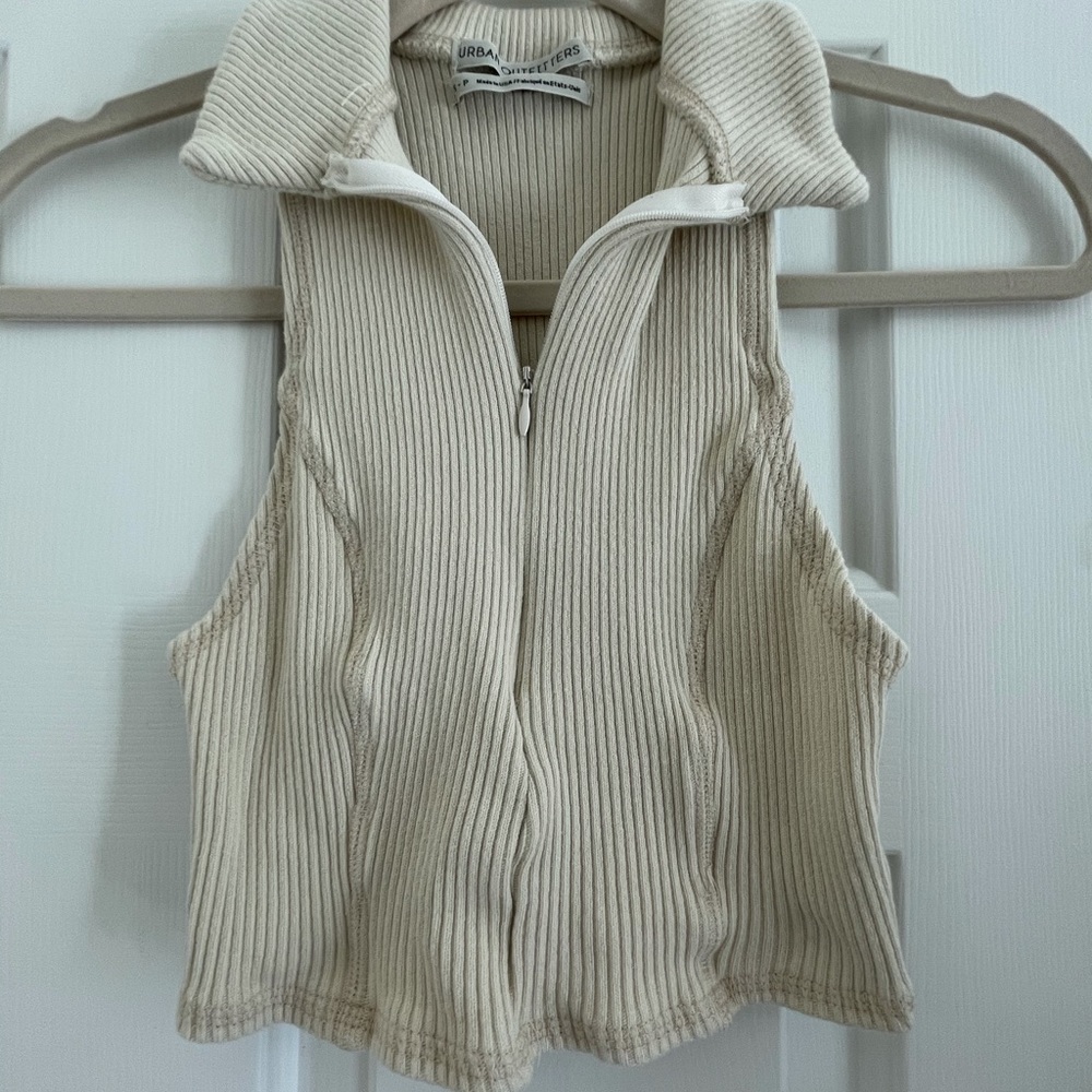 Super cute crop top by urban